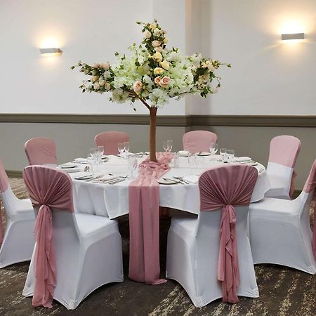 Doubletree By Hilton Swindon Hotel מראה חיצוני תמונה