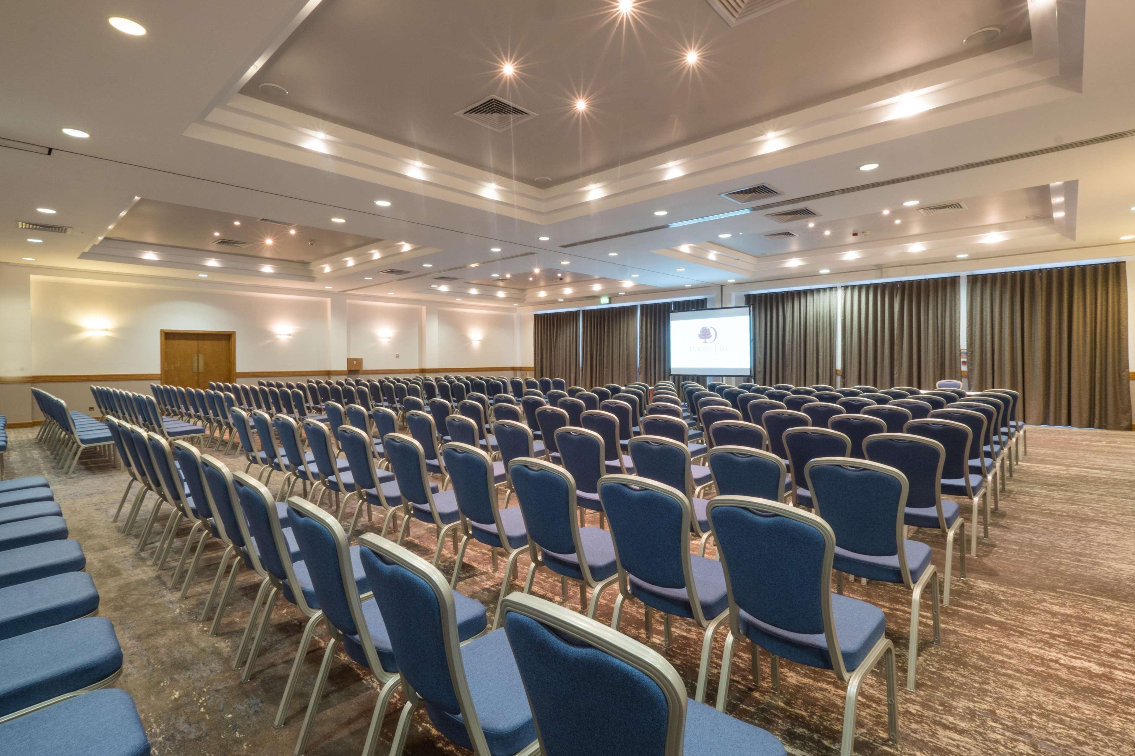 Doubletree By Hilton Swindon Hotel מראה חיצוני תמונה