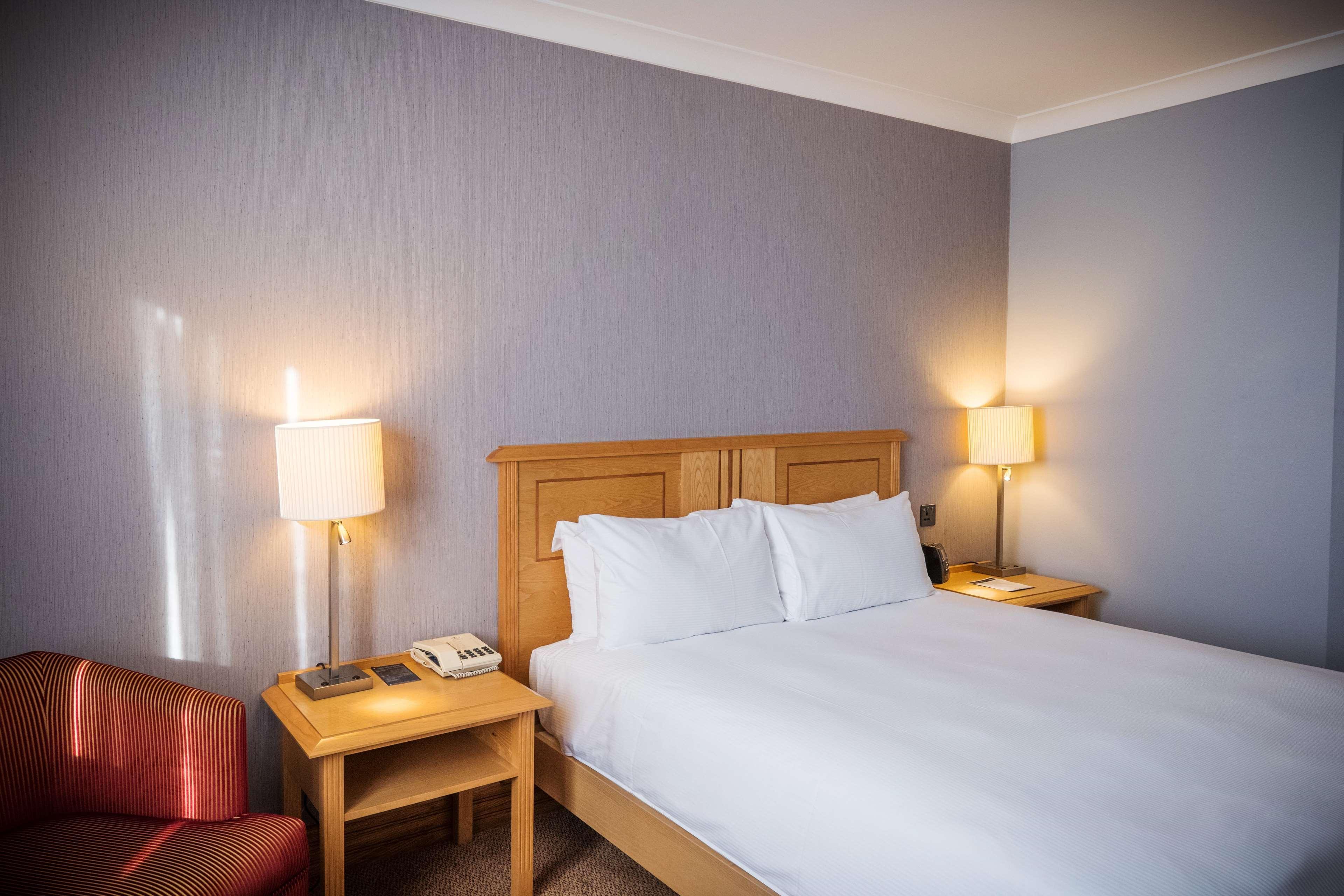 Doubletree By Hilton Swindon Hotel מראה חיצוני תמונה
