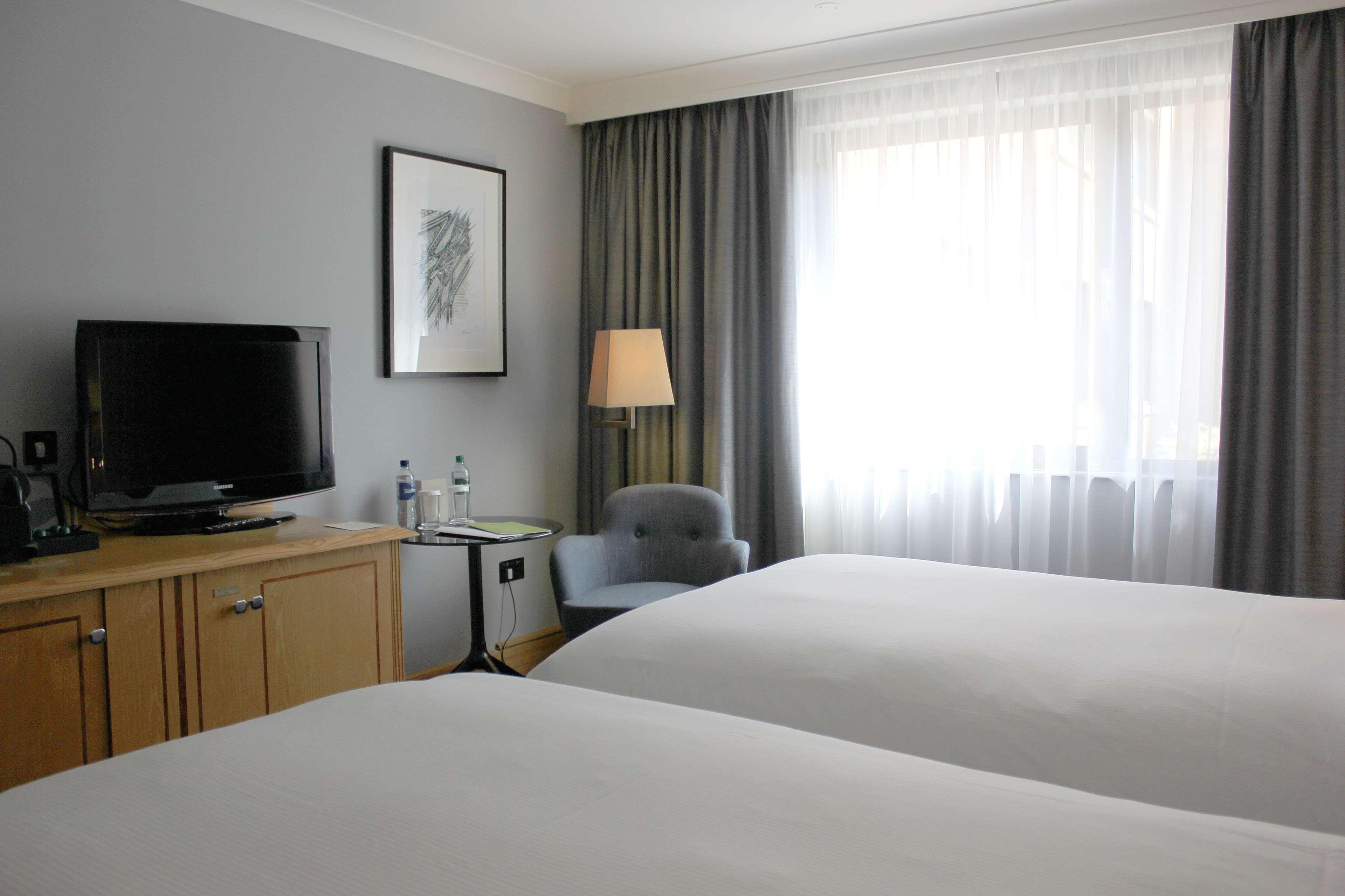 Doubletree By Hilton Swindon Hotel מראה חיצוני תמונה