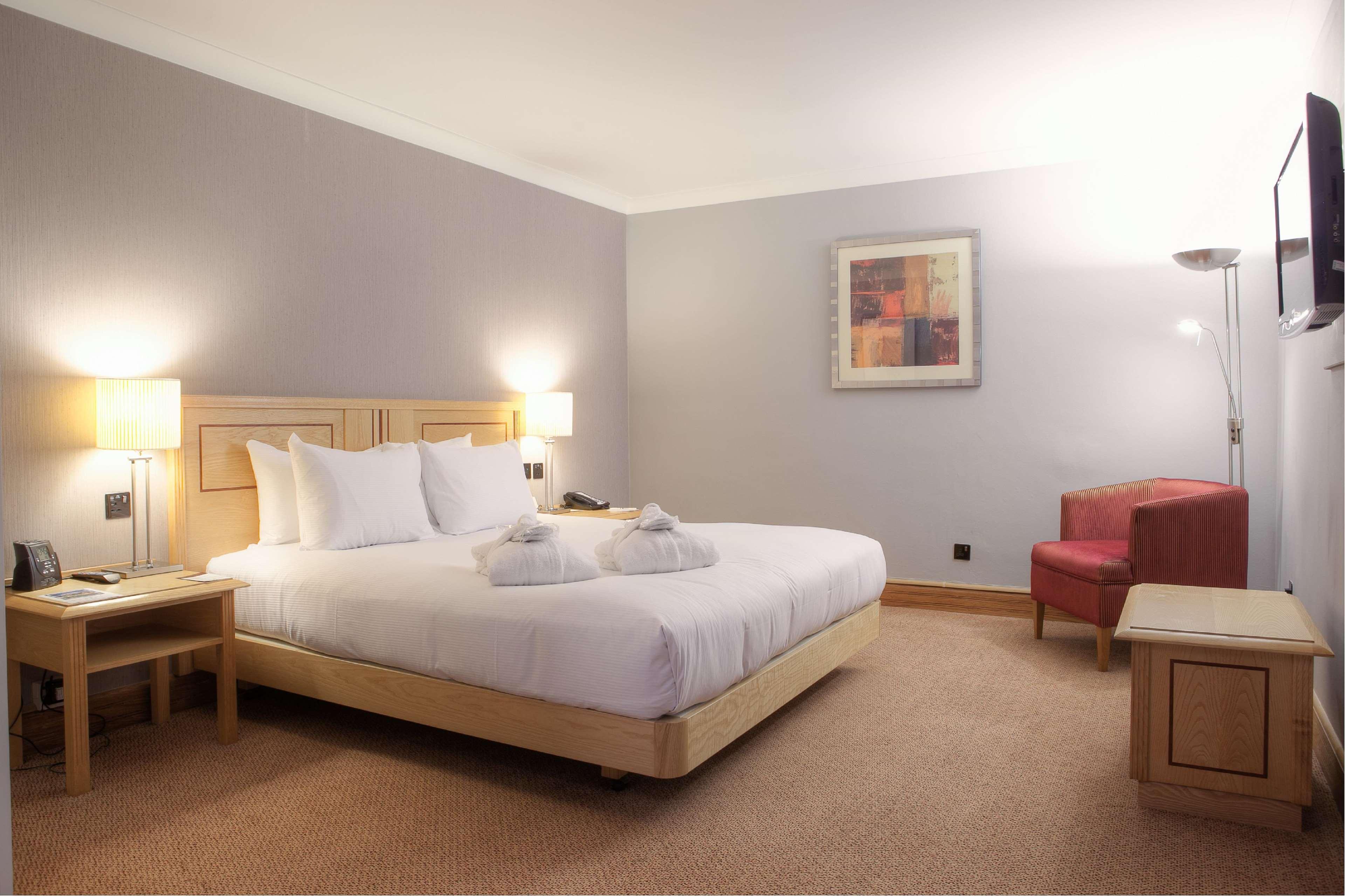 Doubletree By Hilton Swindon Hotel מראה חיצוני תמונה