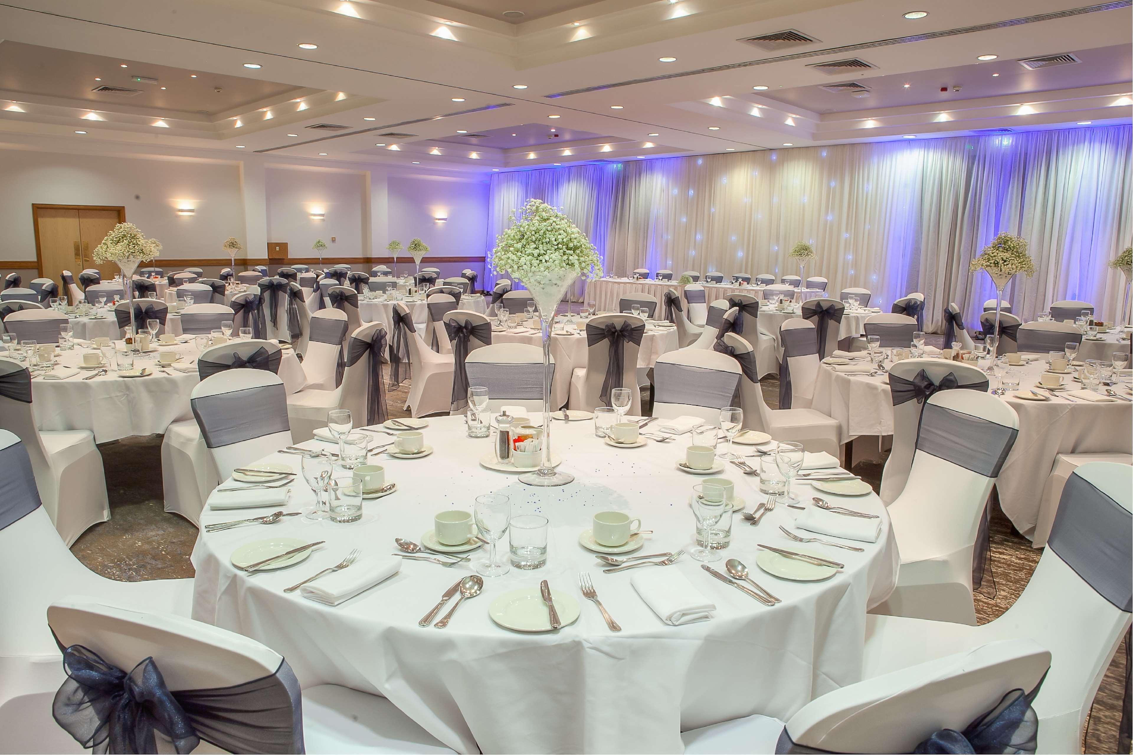 Doubletree By Hilton Swindon Hotel מראה חיצוני תמונה