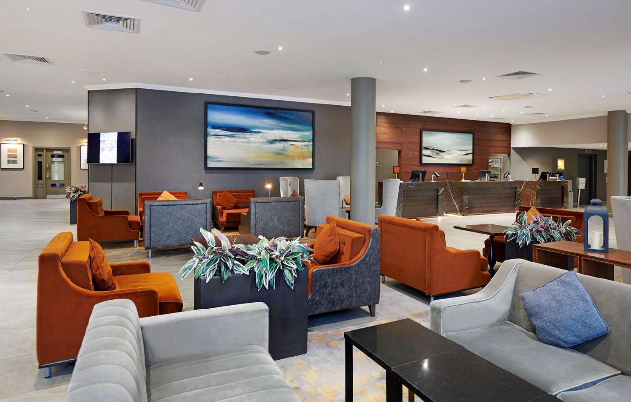 Doubletree By Hilton Swindon Hotel מראה חיצוני תמונה