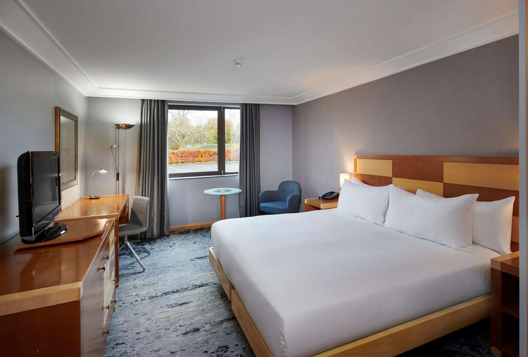 Doubletree By Hilton Swindon Hotel מראה חיצוני תמונה