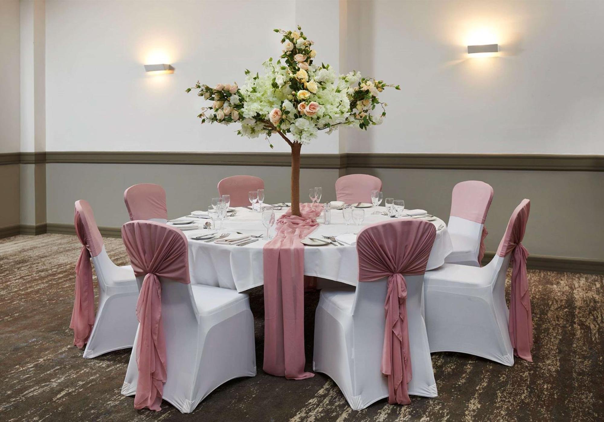 Doubletree By Hilton Swindon Hotel מראה חיצוני תמונה
