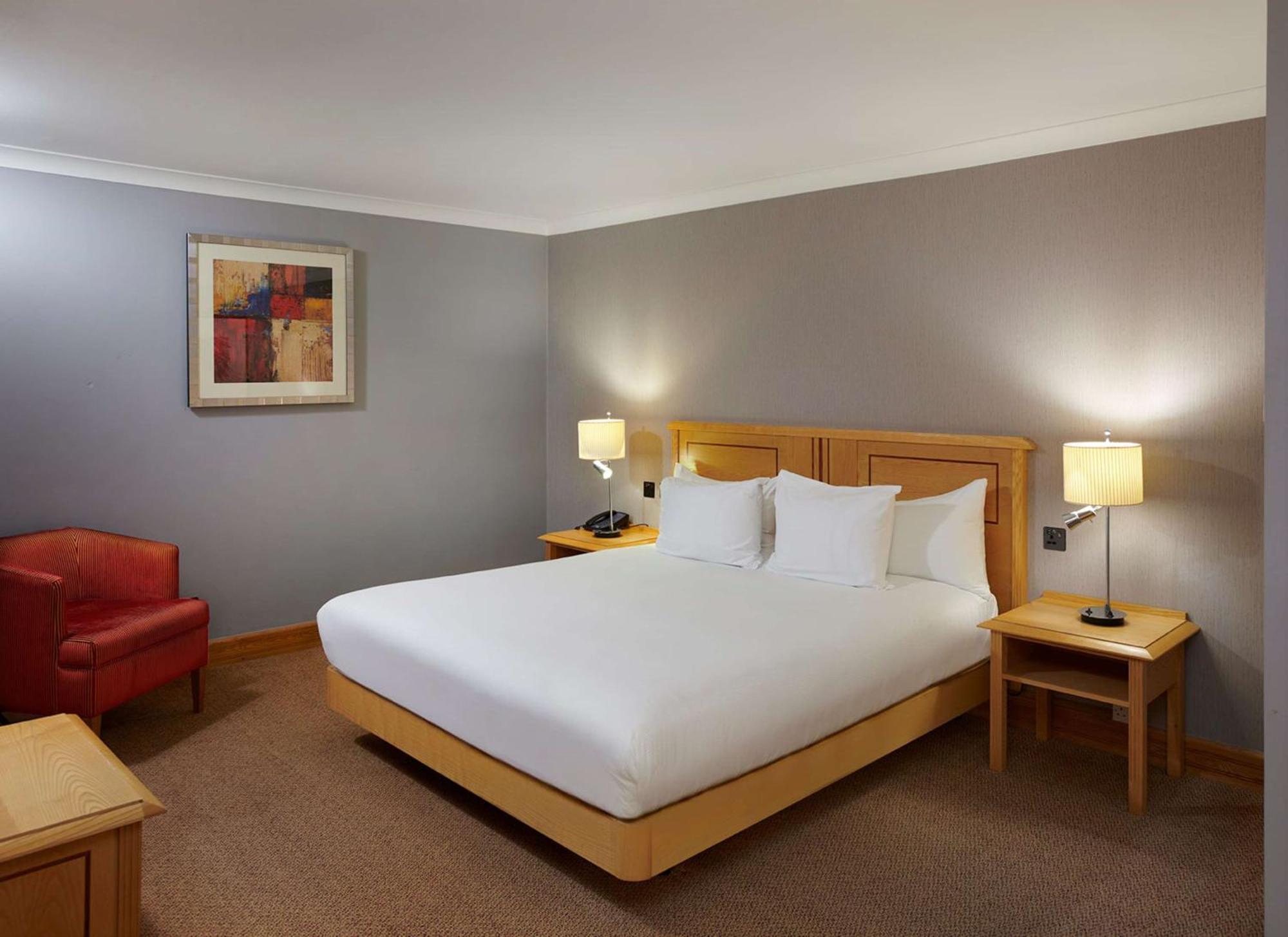 Doubletree By Hilton Swindon Hotel מראה חיצוני תמונה