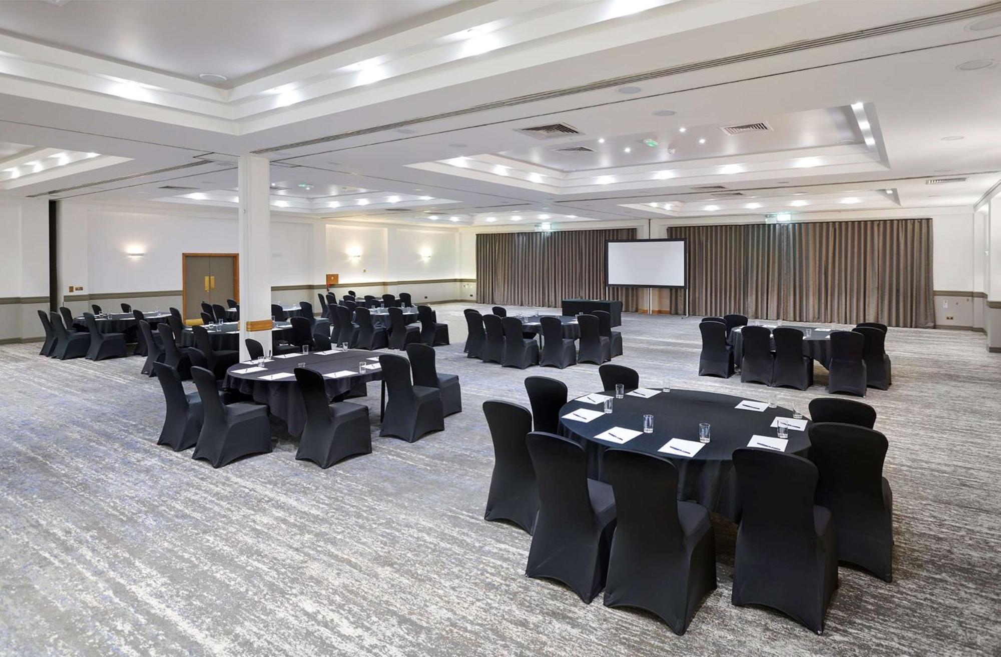Doubletree By Hilton Swindon Hotel מראה חיצוני תמונה