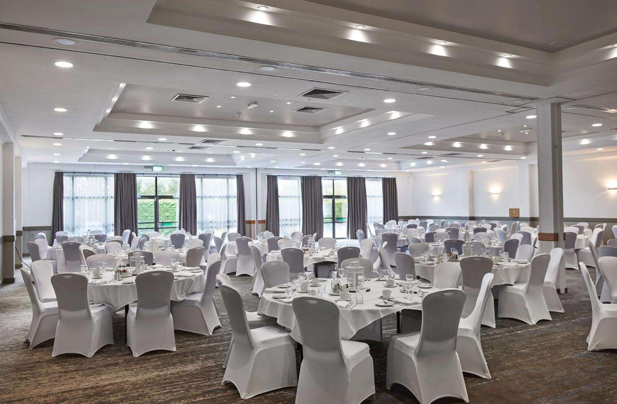Doubletree By Hilton Swindon Hotel מראה חיצוני תמונה