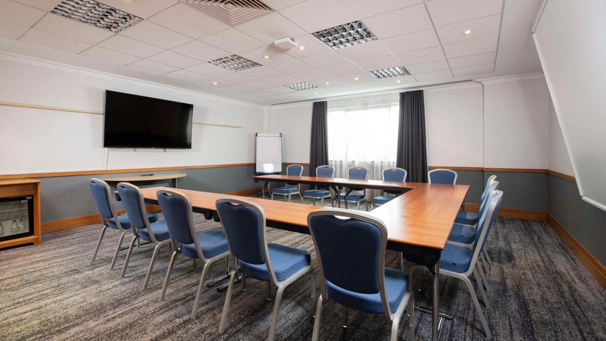 Doubletree By Hilton Swindon Hotel מראה חיצוני תמונה