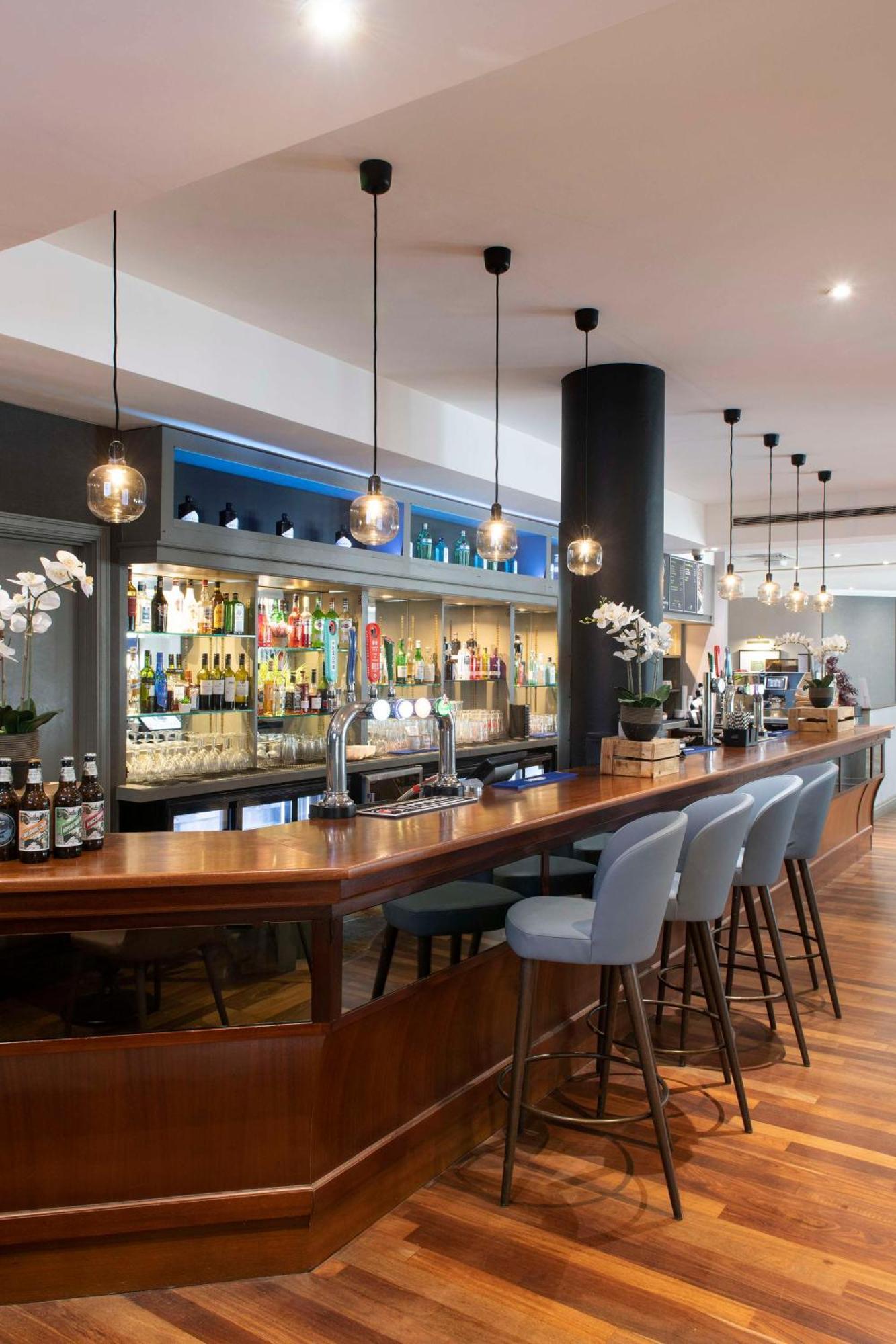 Doubletree By Hilton Swindon Hotel מראה חיצוני תמונה