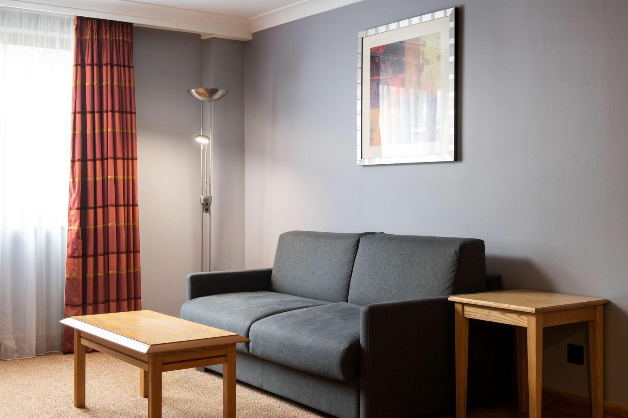 Doubletree By Hilton Swindon Hotel מראה חיצוני תמונה