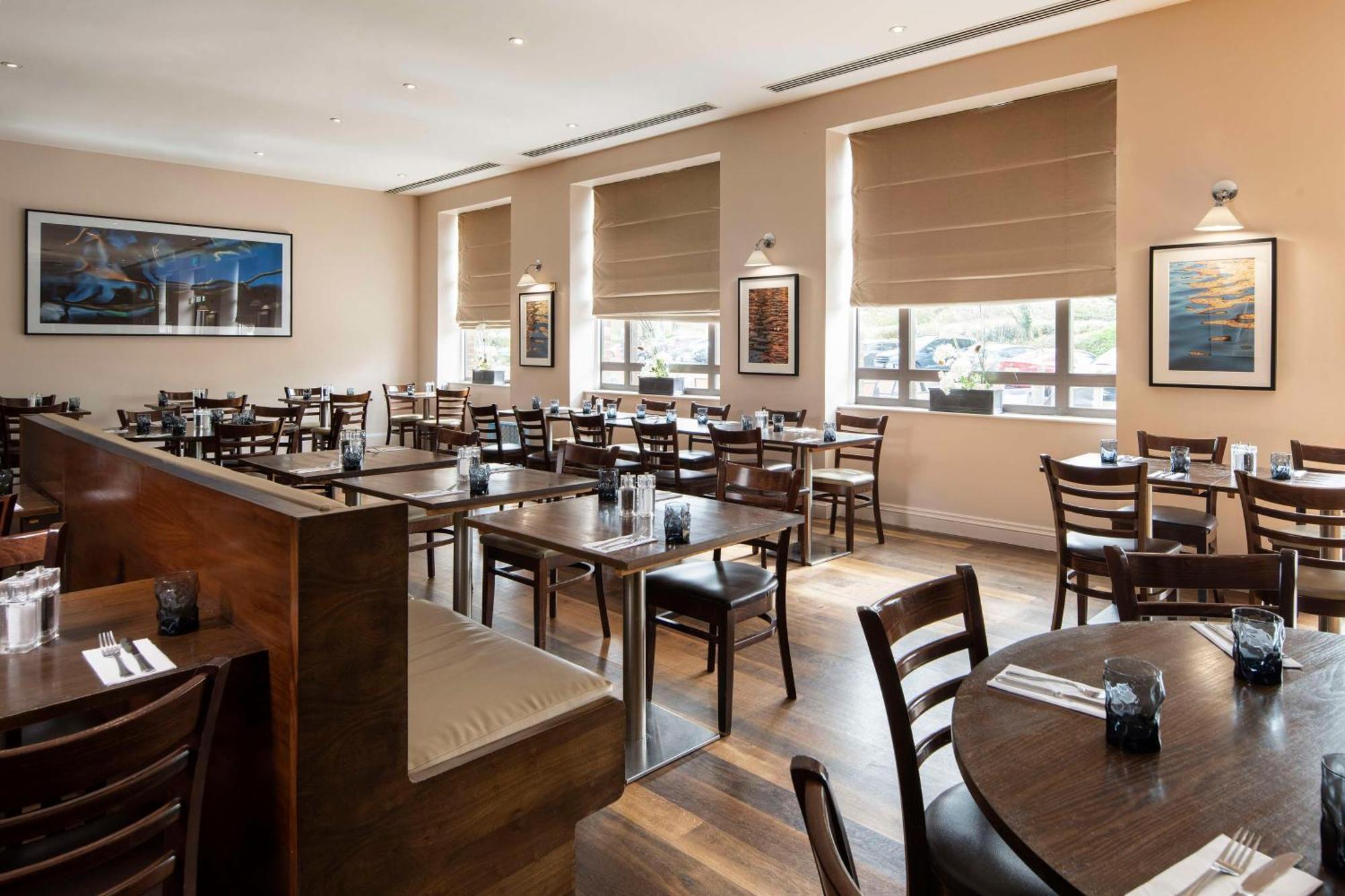 Doubletree By Hilton Swindon Hotel מראה חיצוני תמונה