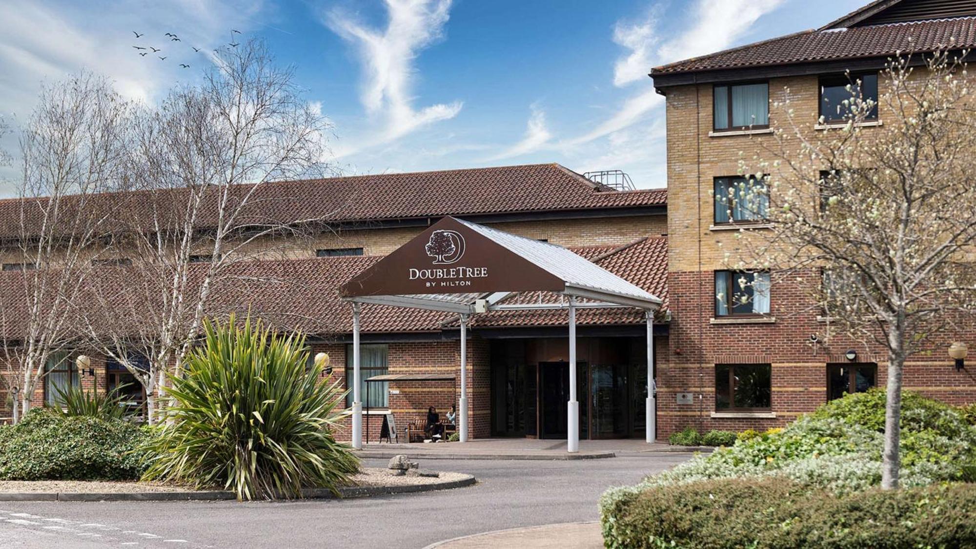 Doubletree By Hilton Swindon Hotel מראה חיצוני תמונה