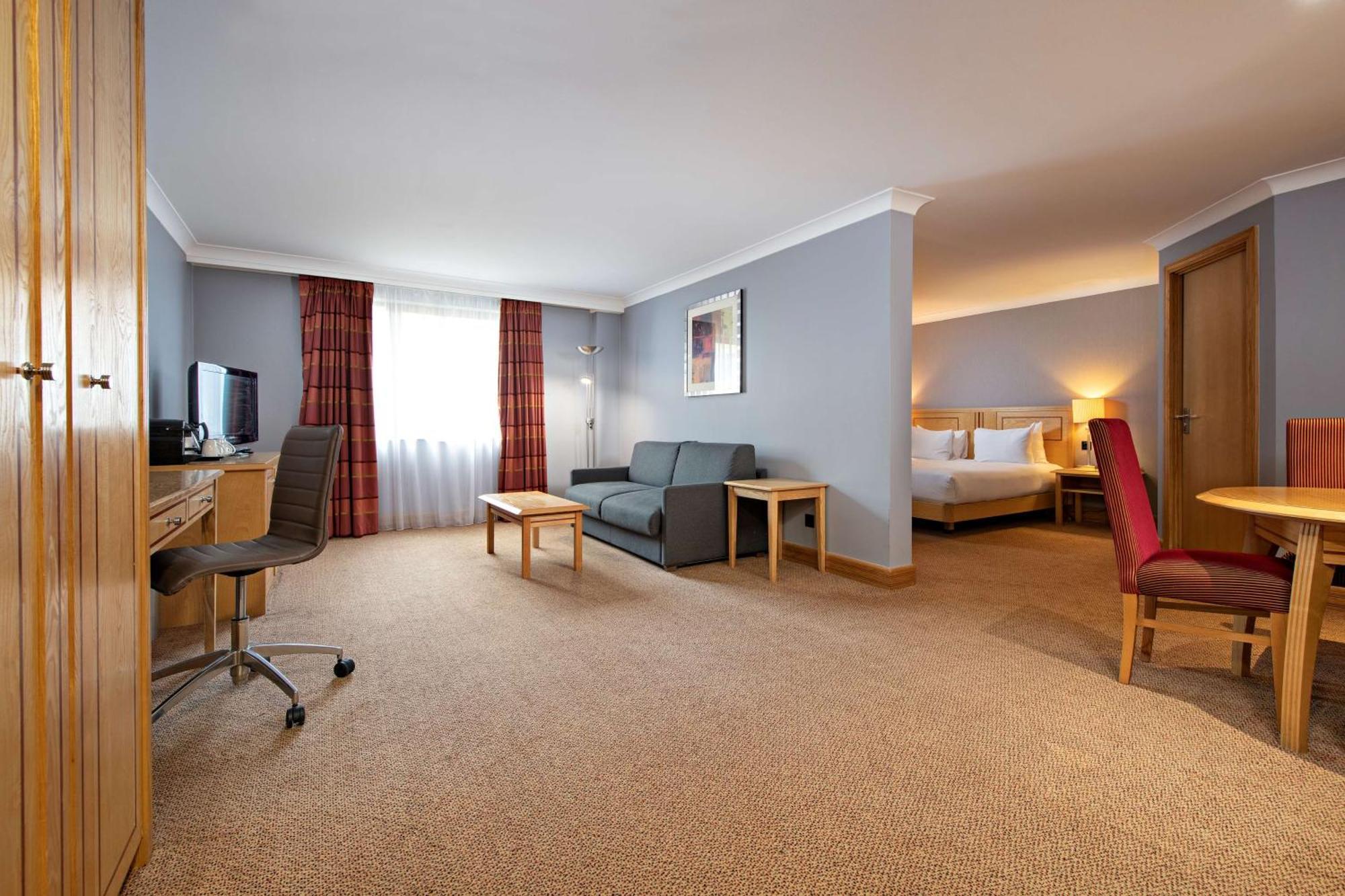 Doubletree By Hilton Swindon Hotel מראה חיצוני תמונה