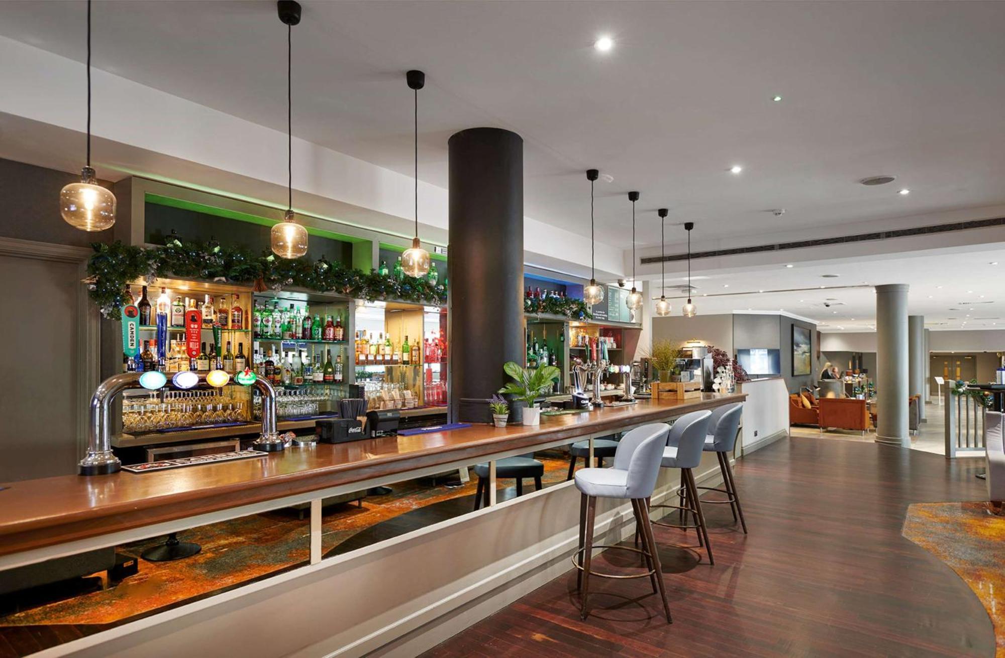 Doubletree By Hilton Swindon Hotel מראה חיצוני תמונה