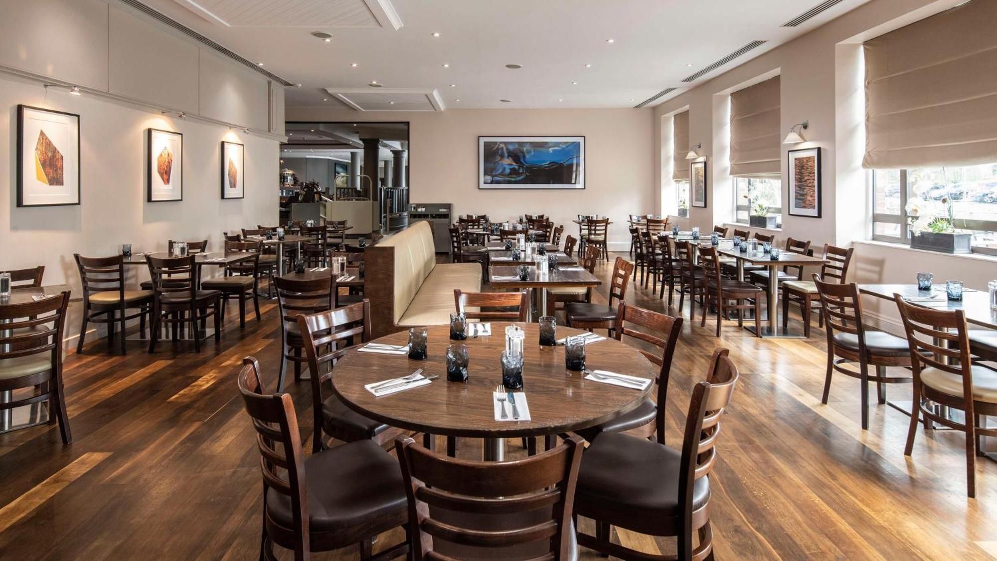 Doubletree By Hilton Swindon Hotel מראה חיצוני תמונה